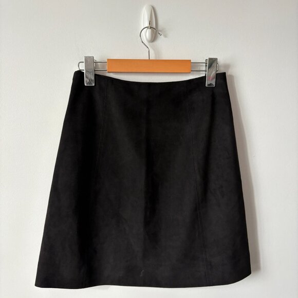 Aritzia Babaton Vegan Suede Modern Mini Skirt Black Size 2 - Picture 8 of 10